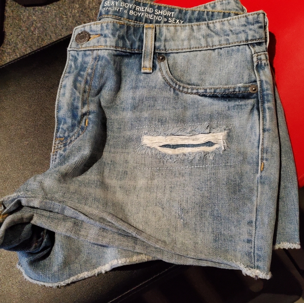 GAP Sexy boyfriend ripped denim shorts